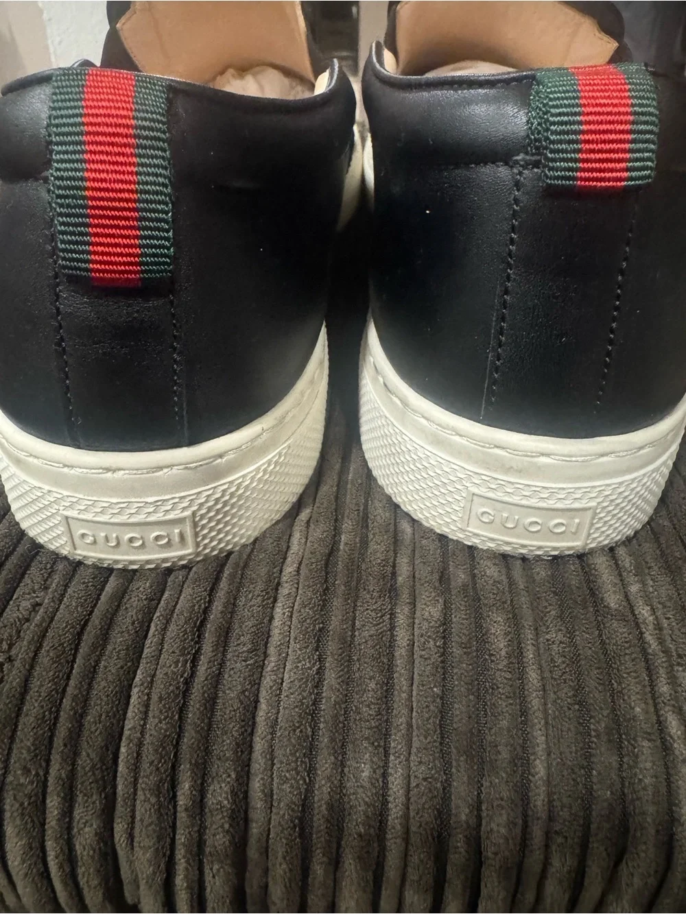 Authentic Gucci Beige GG Supreme Slip-On Loafers with Tiger Motif. Box&shoe bags